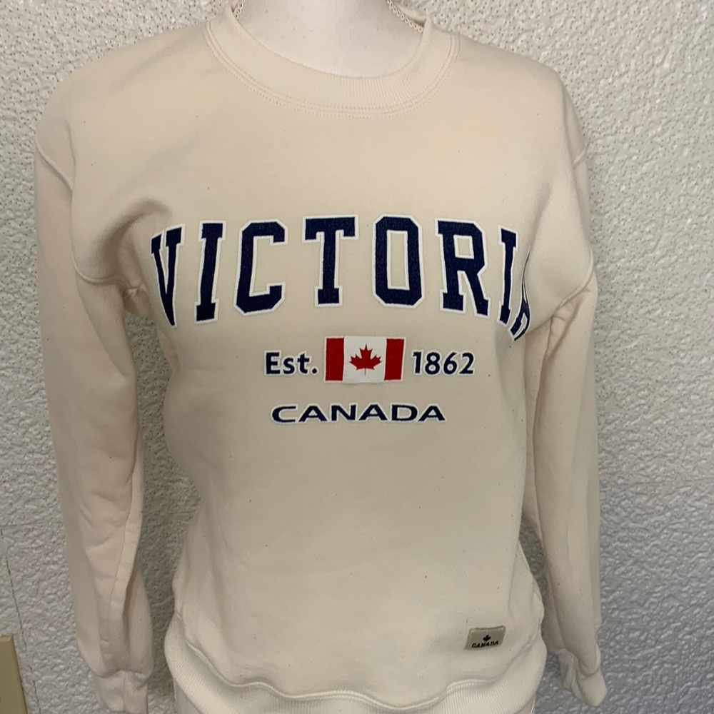 Cream Victoria Canada Sweatshirt Size Small Canadian Vintage Clothing Co.